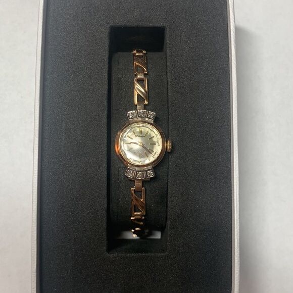 Nairi Russian Rare Vintage Gold, Diamond, and Mother Of Pearl Face Watch - Picture 4 of 9